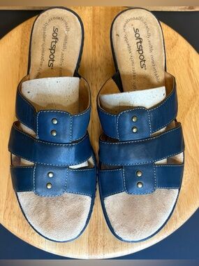 SOFTSPOTS Women’s Leather Comfort Slip On Sandals Blue, Sz 8.5  Great Condition!